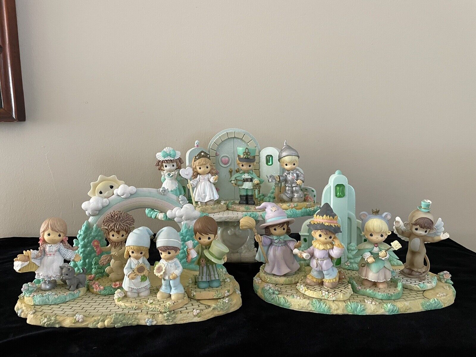 Precious Moments Complete Set of Wizard of Oz Emerald City Figurines W/base HTF