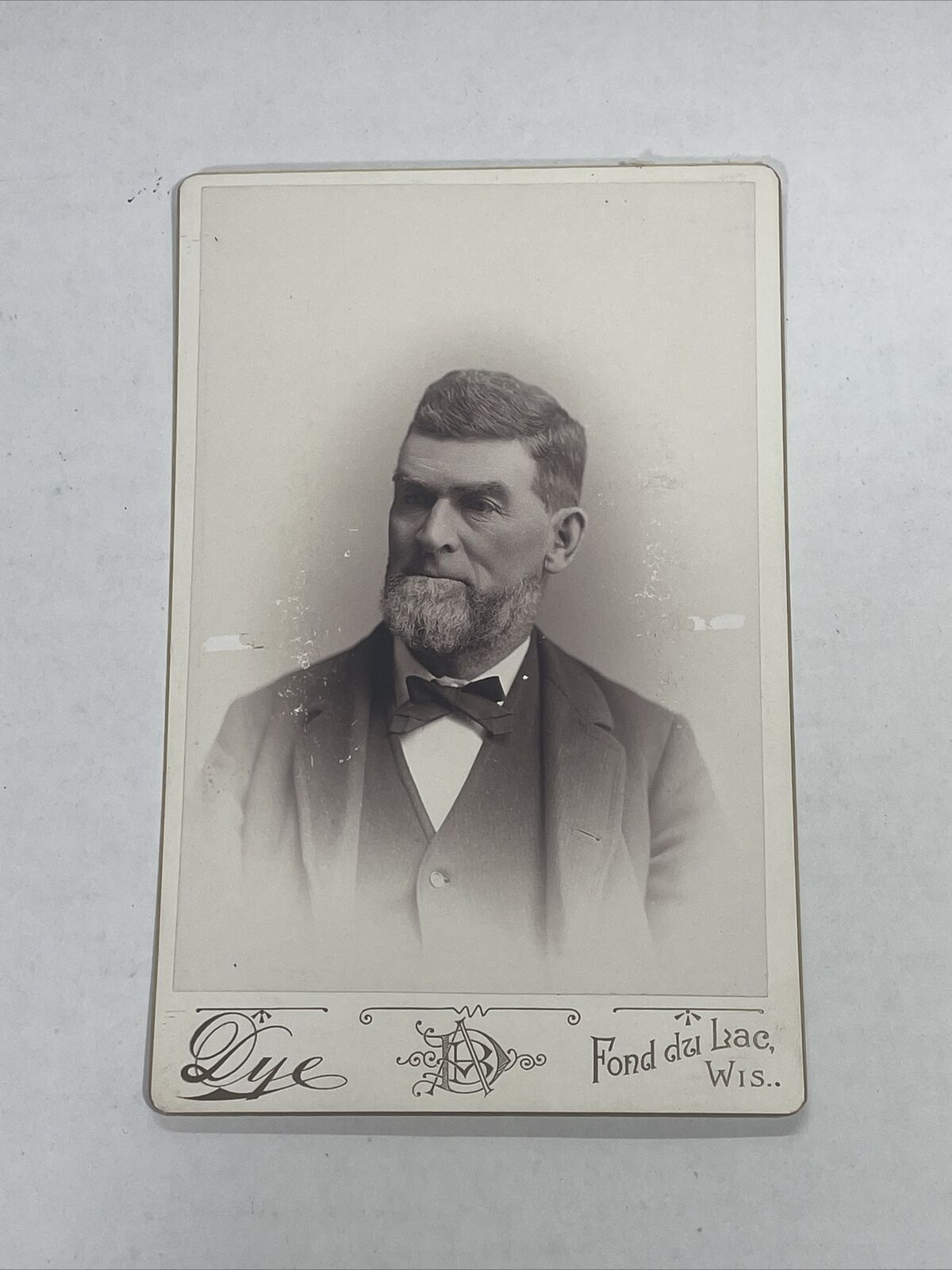 Antique Cabinet Card Photo c1870 Man in Suit - Dye - Fond du Lac, Wisconsin
