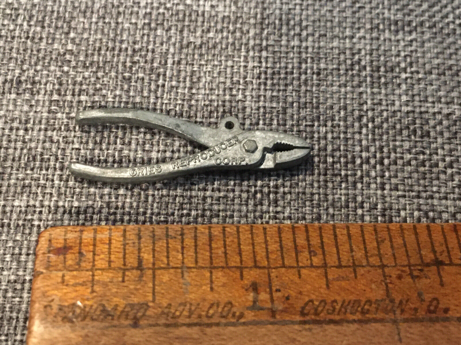 Gries Reproducer Corp Intercast Vintage Miniature Pliers Cracker Jack Charm Work