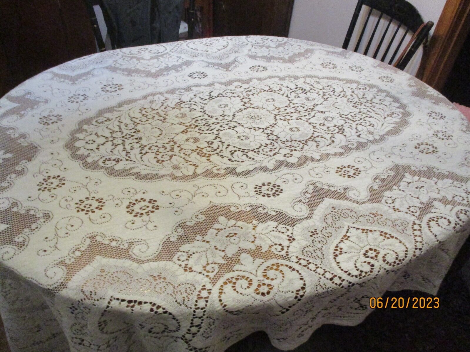 Vintage Stunning White/Ivory Quaker Lace tablecloth 87 x 57\