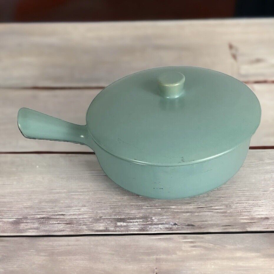 Vintage VTG Covered Ceramic Casserole Dish with Lid, Handle Baby Blue