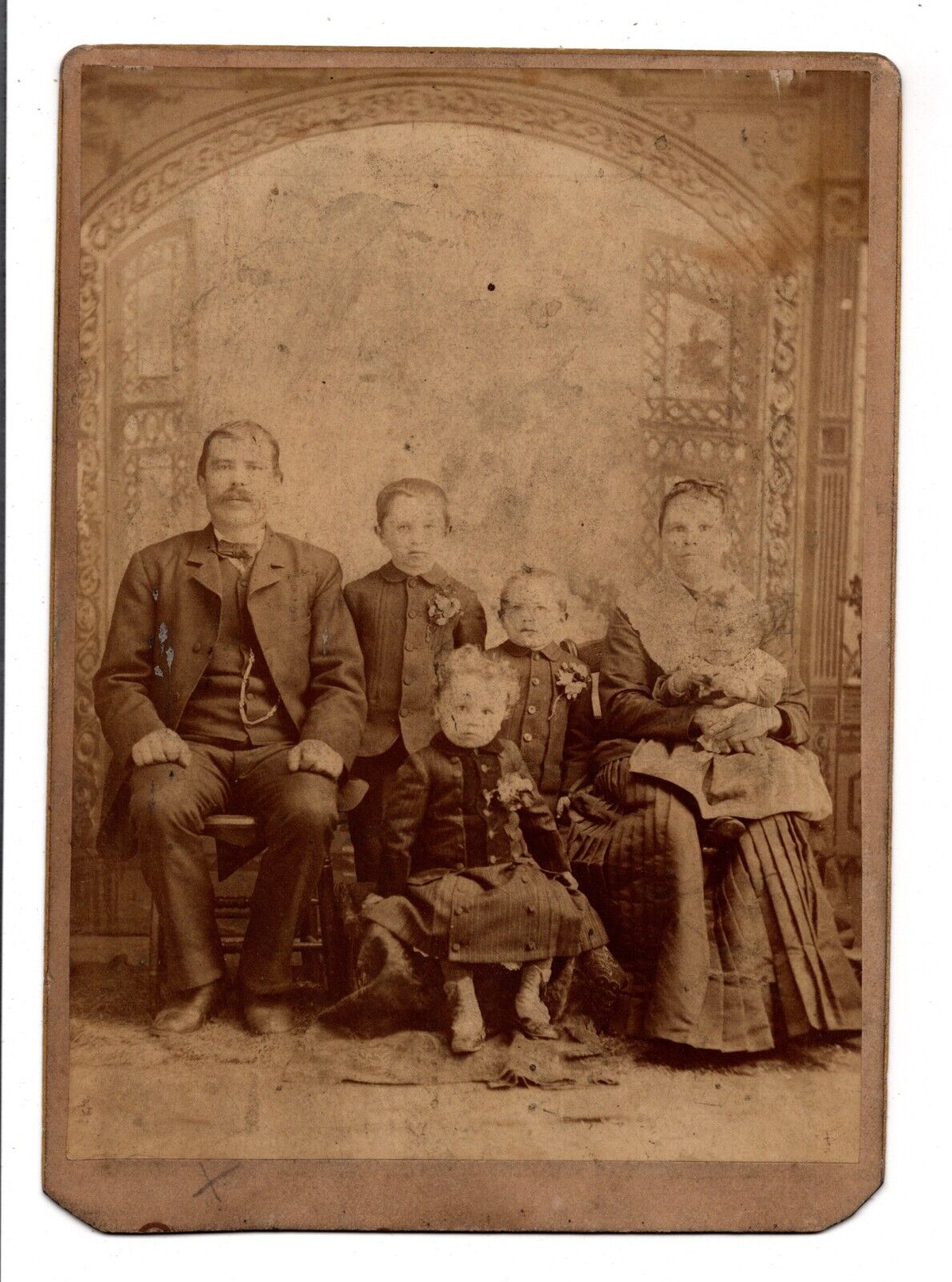 CIRCA 1870s CABINET CARD FAMILY OF SIX DETAILED UNMARKED