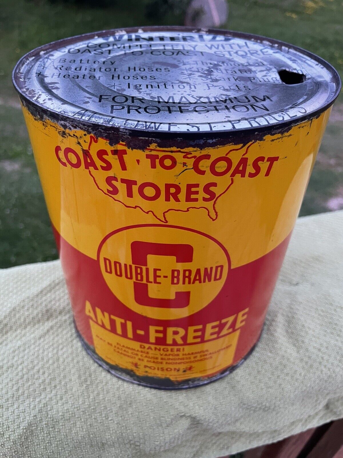 Vintage COAST TO COAST STORES DOUBLE C BRAND ANTI FREEZE 1 gallon Oil Can Tin