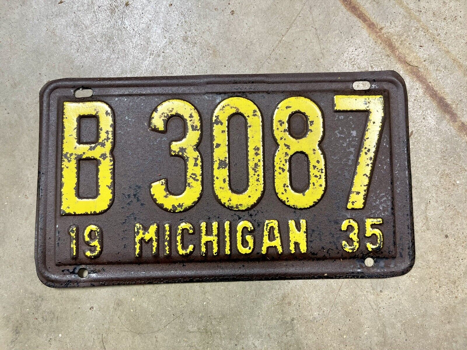 1935 Michigan License Plate B 3087