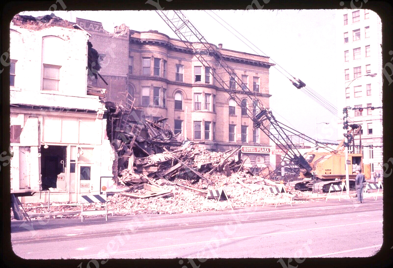 sl73  Original slide 1971 crane damaged building earthquake ? 433a