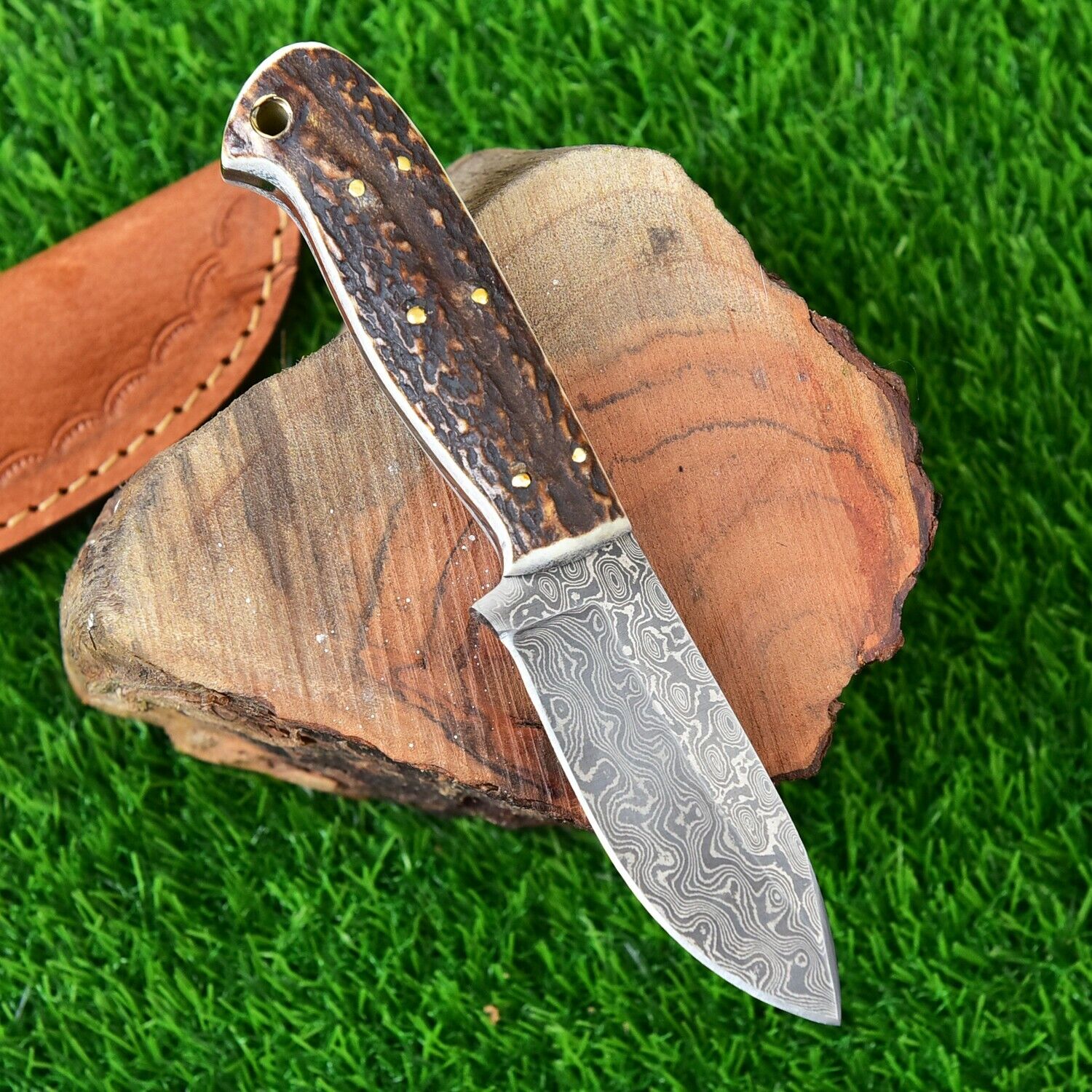 CUSTOM HAND MADE DAMASCUS HUNTING AND SKINNING KNIFE WITH DEER STAG HORN HANDLE
