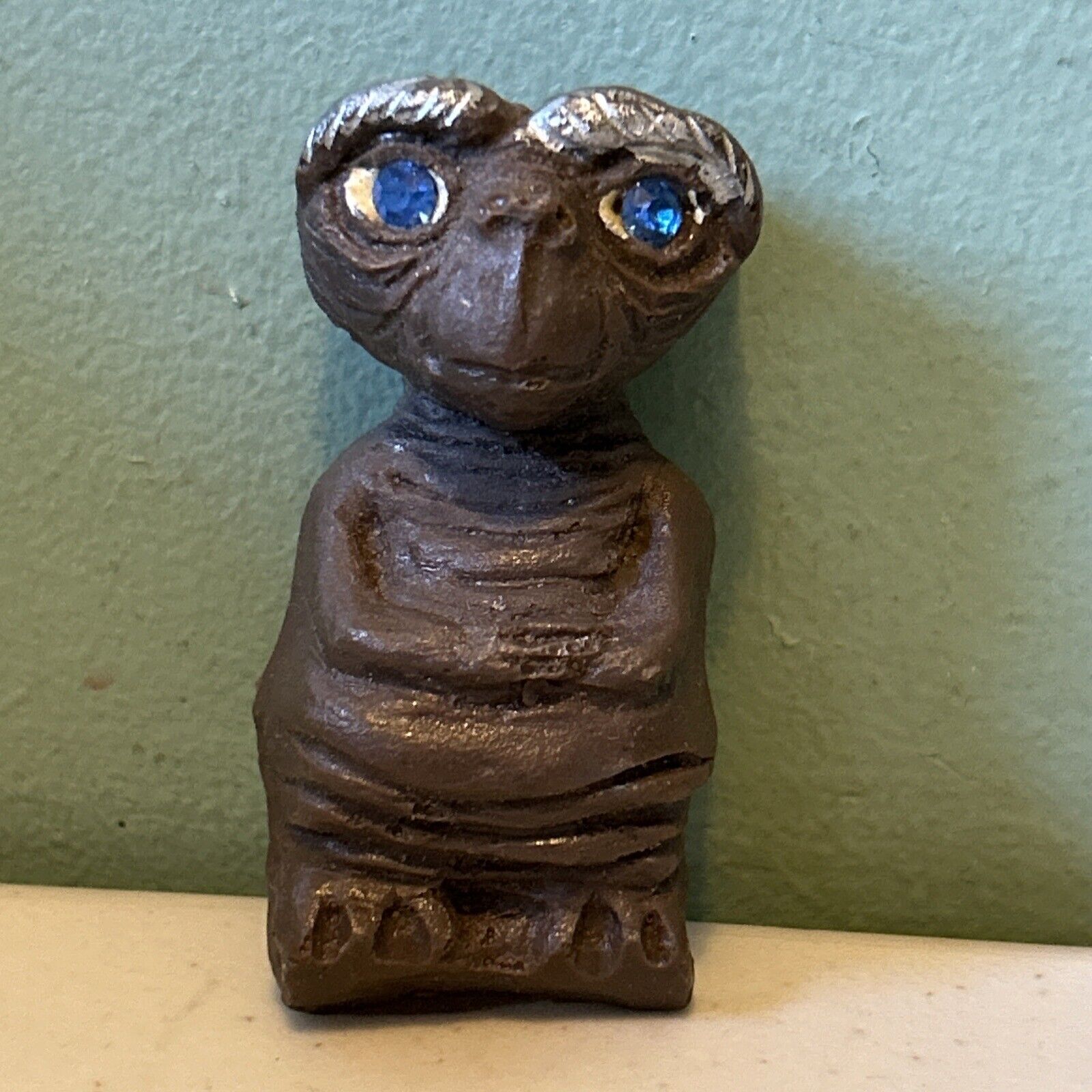 Vtg~E.T. EXTRA TERRESTRIAL~Flat  Molded Figure Blue Jeweled Eyes Hand Made 2.5”