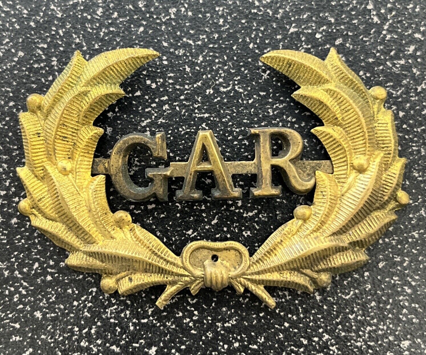 Antique United States G.A.R. Veterans Hat Badge Wreath GAR Insignia
