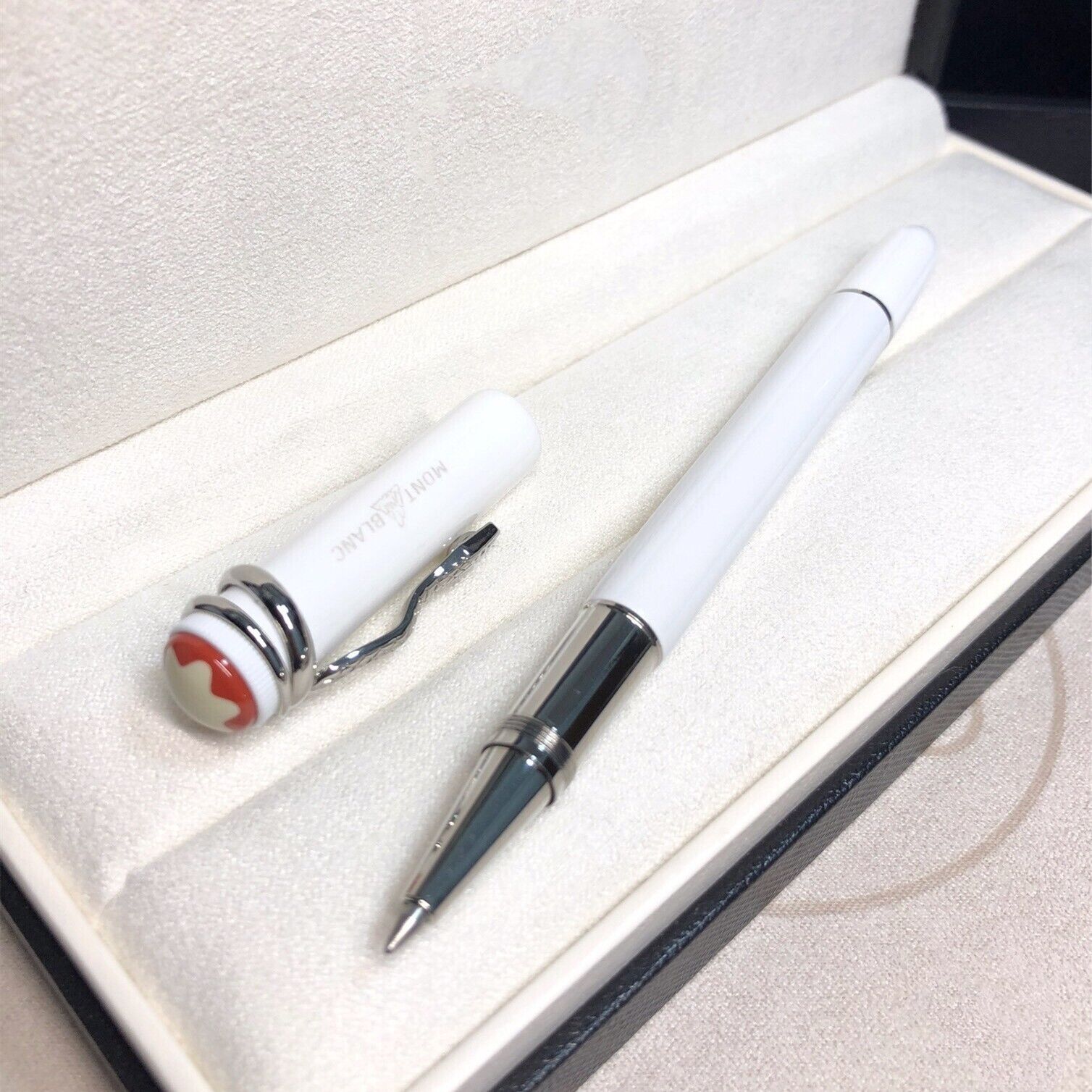 Luxury Snake Series White Color 0.7mm Rollerball Pen NO BOX