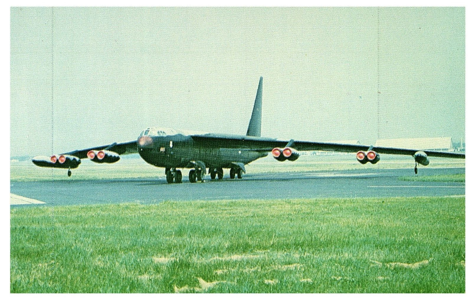 Boeing B 52D Stratofortress long Range heavy bomber Airplane Postcard