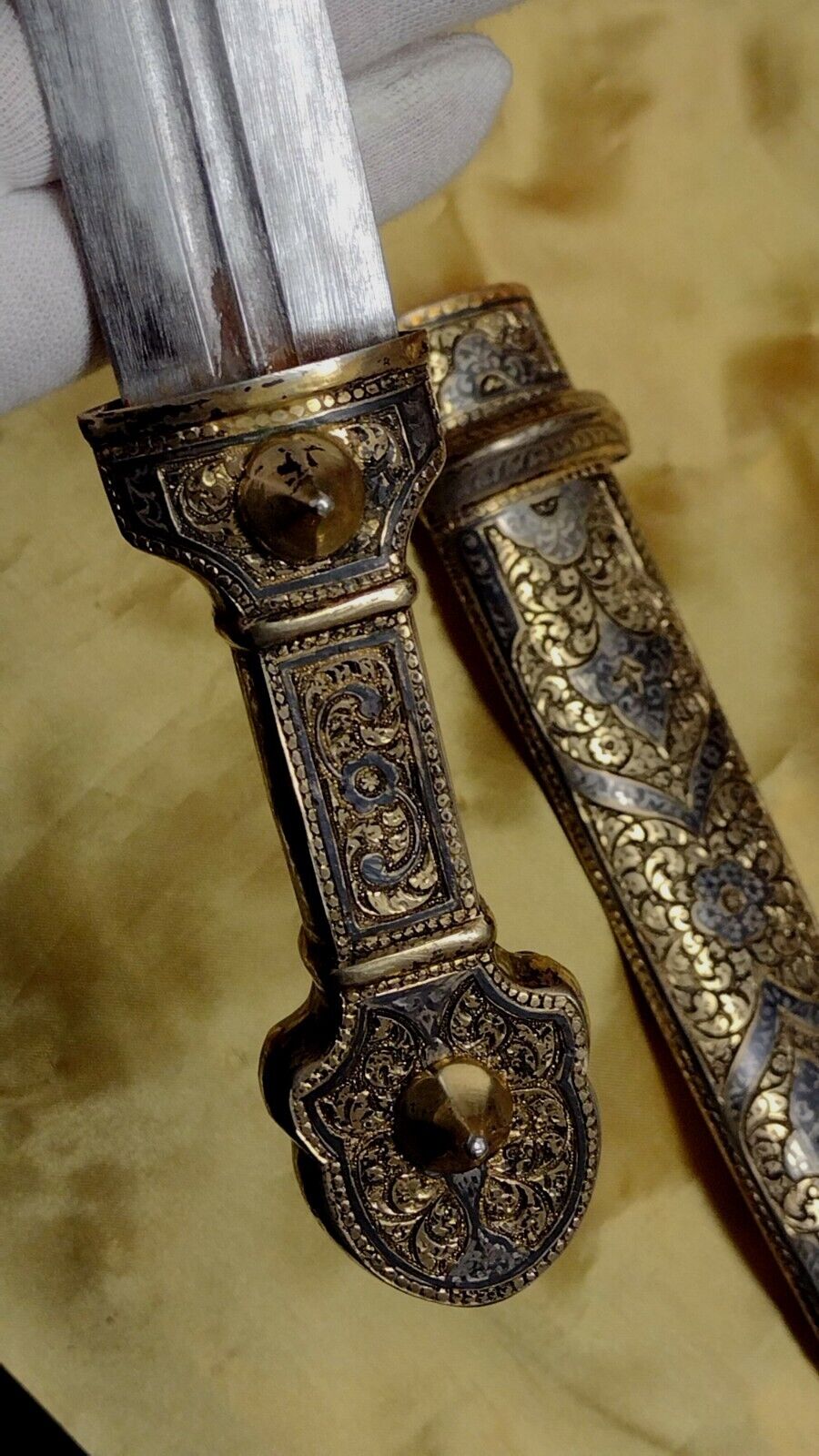 RARE ANTIQUEPRINCELY FAMILY DAGGER17/18th.CENTURY.STER.SILVER & 24K.GOLD COVER