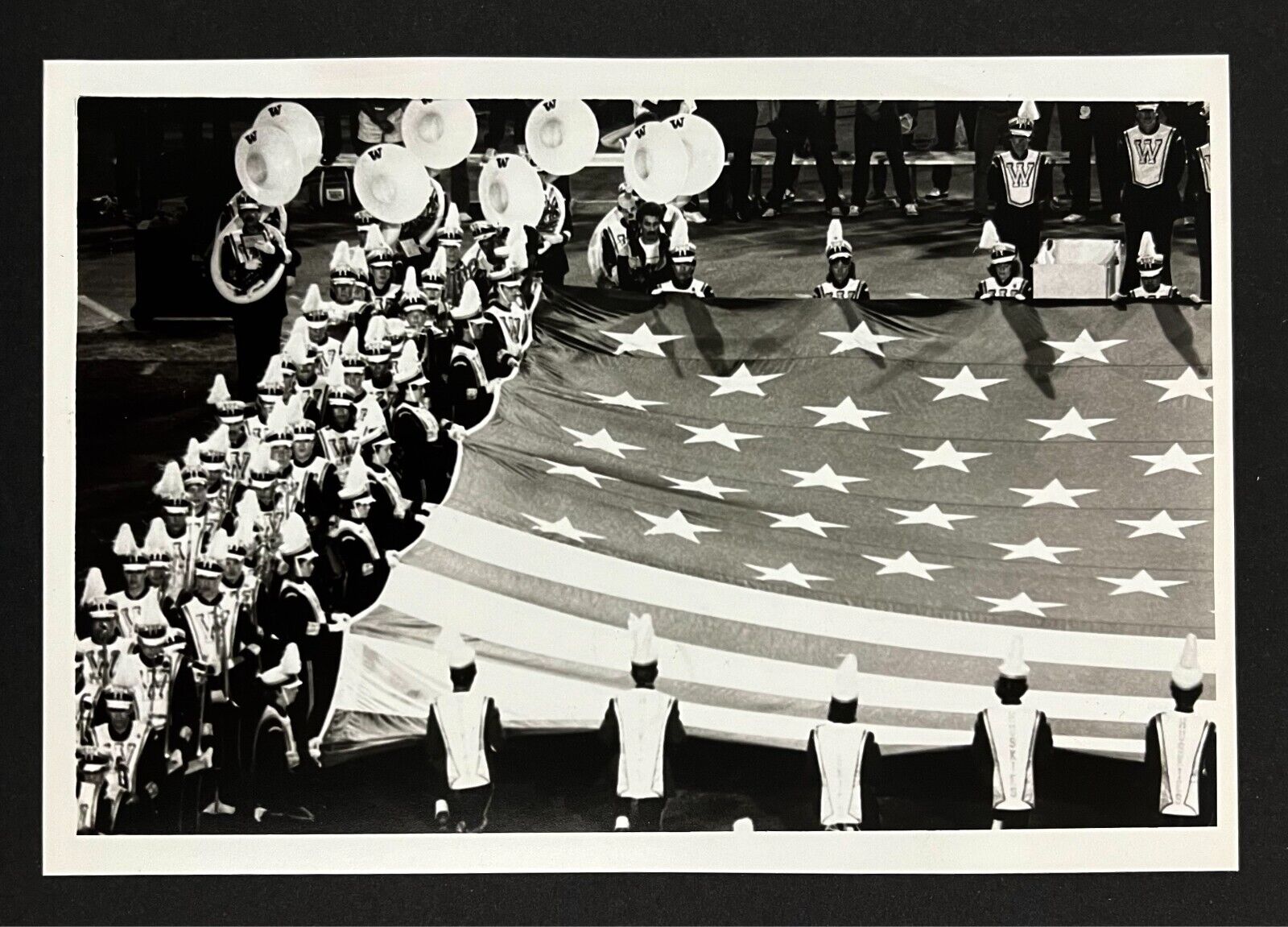 1985 Orange Bowl Show Washington Huskies Marching Band American Flag Press Photo