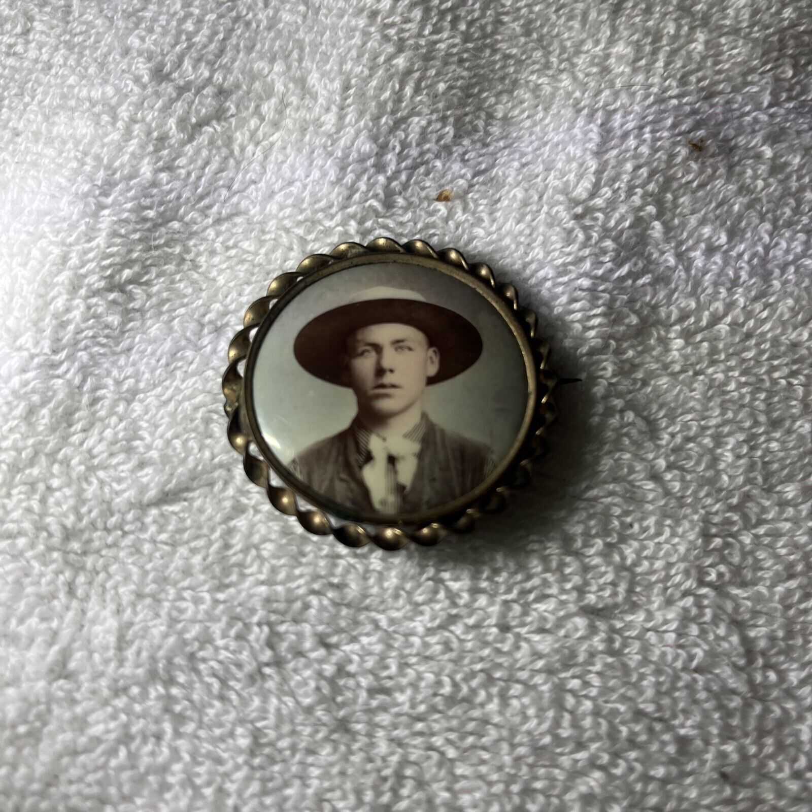 Antique Brass Frame PINBACK BUTTON 1890’s Mourning Soldier ￼