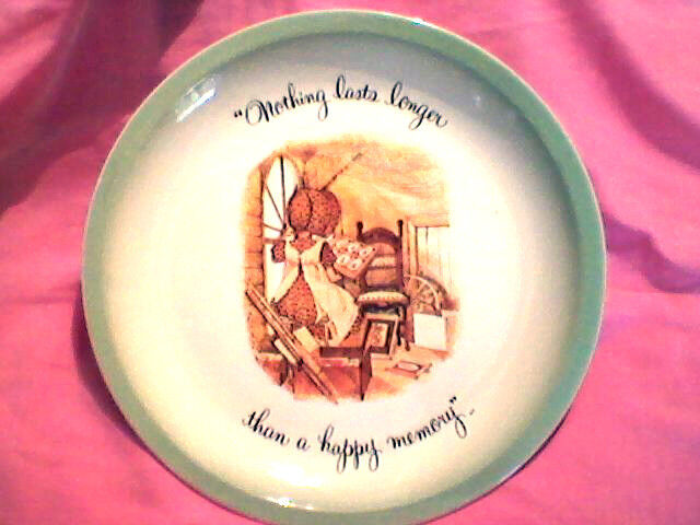 HOLLY HOBBIE PLATE COLLECTOR\'S EDITION NOTHING LASTS LONGER THAN A HAPPY MEMORY