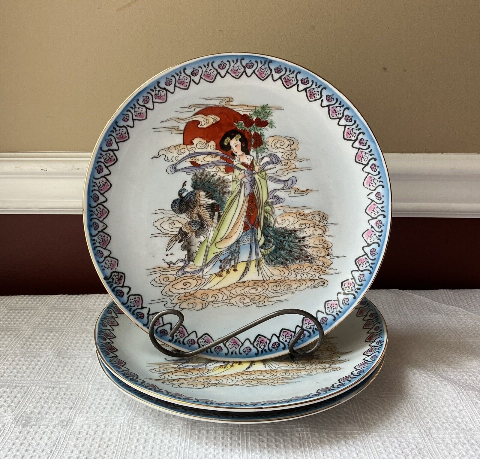 Set Of 3 VTG Zhong Guo Zhi Zao Imperial Chinese Porcelain Plates, 10 1/4