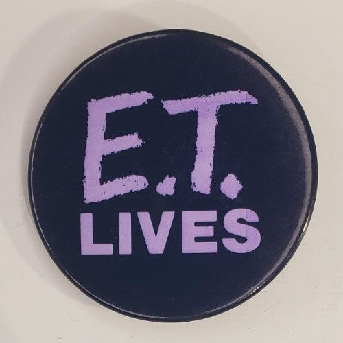Vintage 1982  E.T. Lives  Universal Studios Movie Promo Pinback Button Spielberg