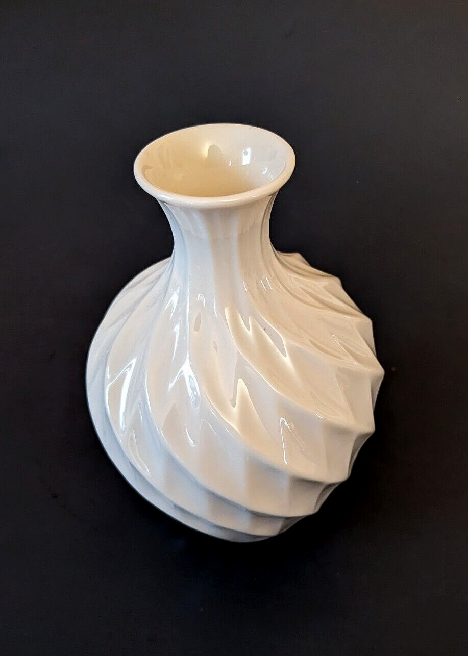 Vintage LENOX Swirl Ivory Color China Bud Vase 5.5\