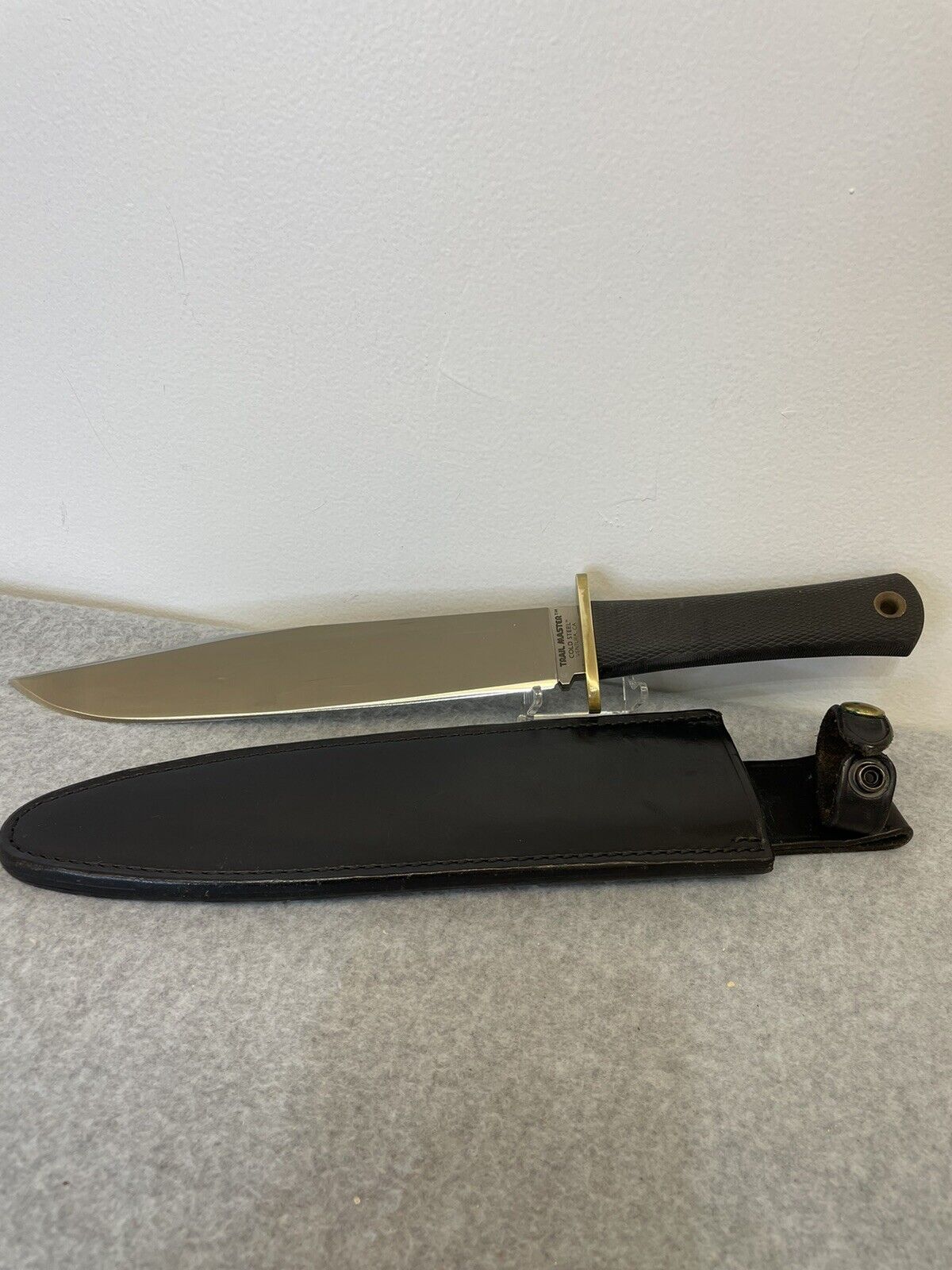 VINTAGE COLD STEEL TRAIL MASTER CARBON V BOWIE KNIFE WITH SHEATH MADE IN THE USA