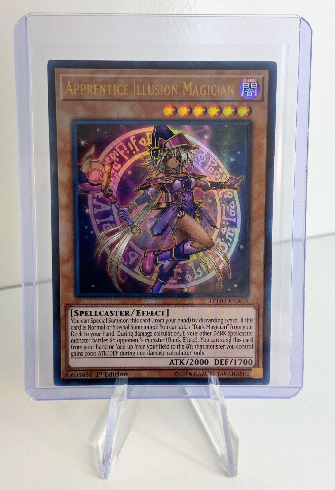 Yu-Gi-Oh TCG Apprentice Illusion Magician [1st Edition - Ultra Rare] LEDD-ENA03