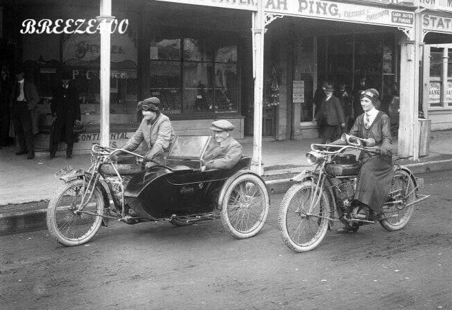 Vintage Biker Photo/EARLY 1900's WOMEN BIKERS ON INDIANS WITH SIDECAR/4x6 B&W