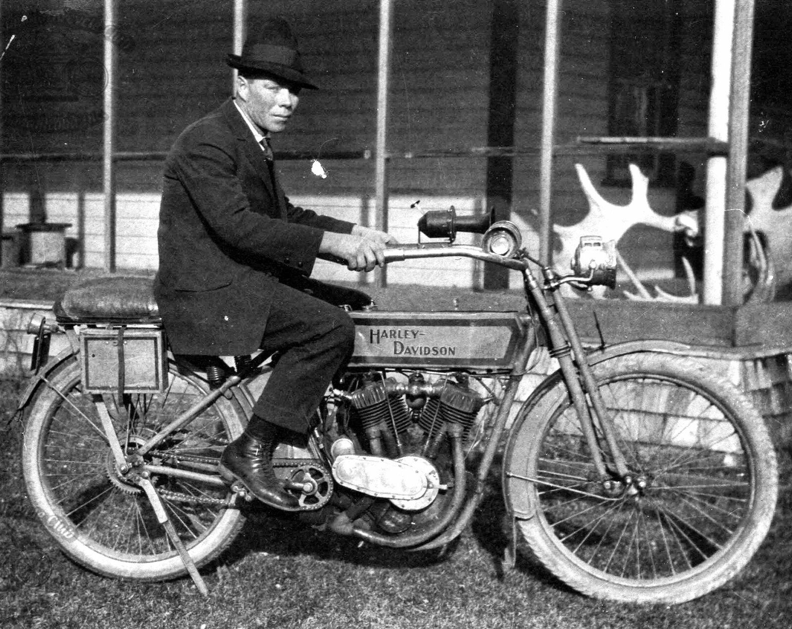 1913 Man on HARLEY DAVIDSON Photo  (198-S)