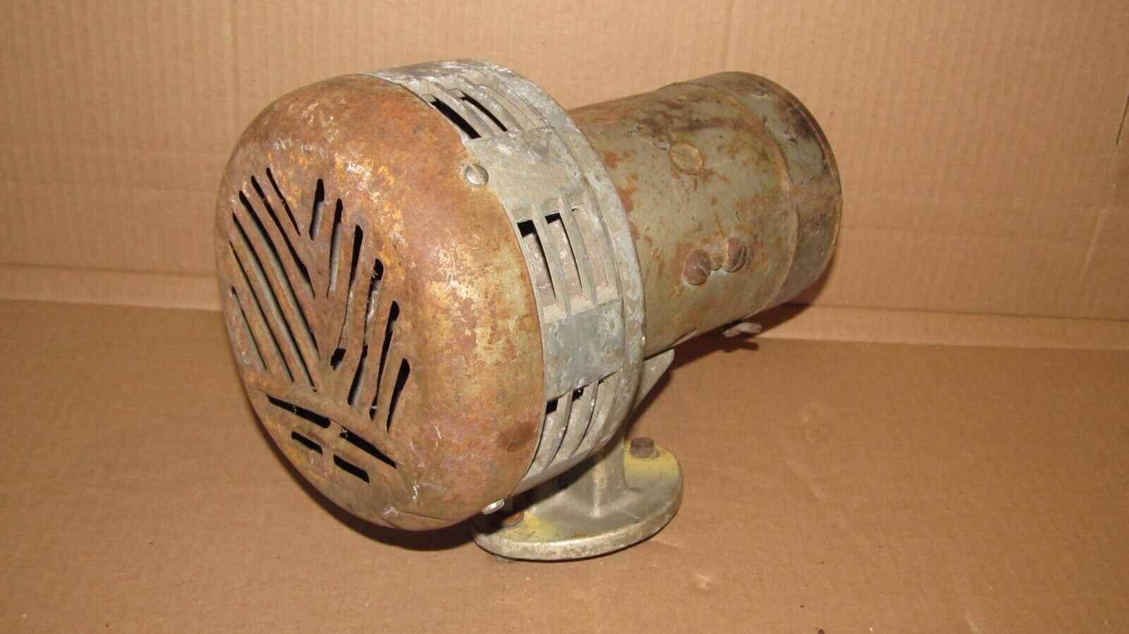 Vintage Federal Signal Electric Siren w/ Mounting Base Untested AS IS for parts