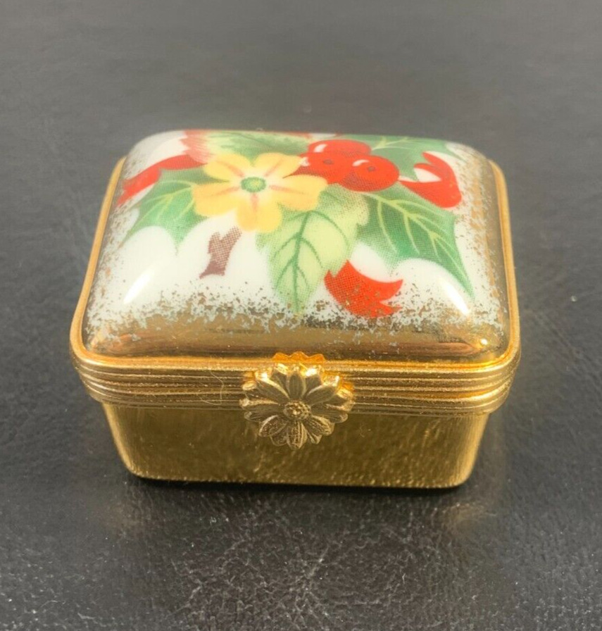 Artoria Limoges France Golden Mistletoe Trinket Box 1.5\