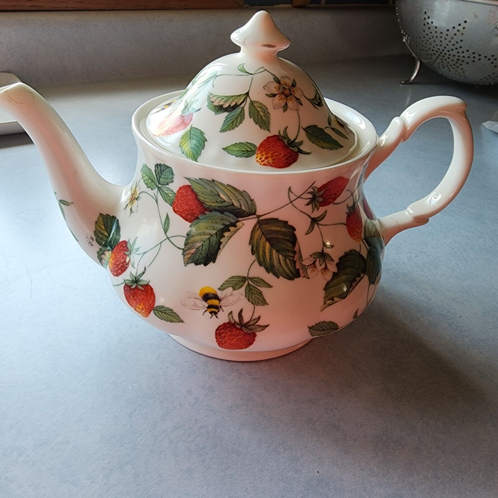 1999 Roy Kirkham Alpine Strawberry USED Teapot Fine Bone China Made In England