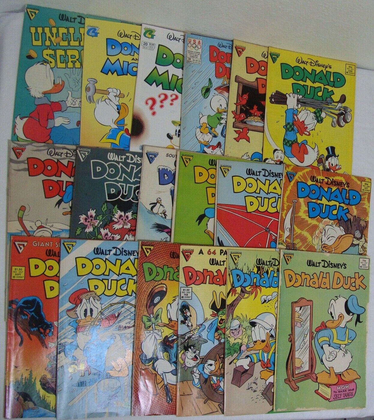 WALT DISNEY’S DONALD DUCK UNCLE SCROOGE  MICKEY MOUSE  Large Lot Of 18 Readers