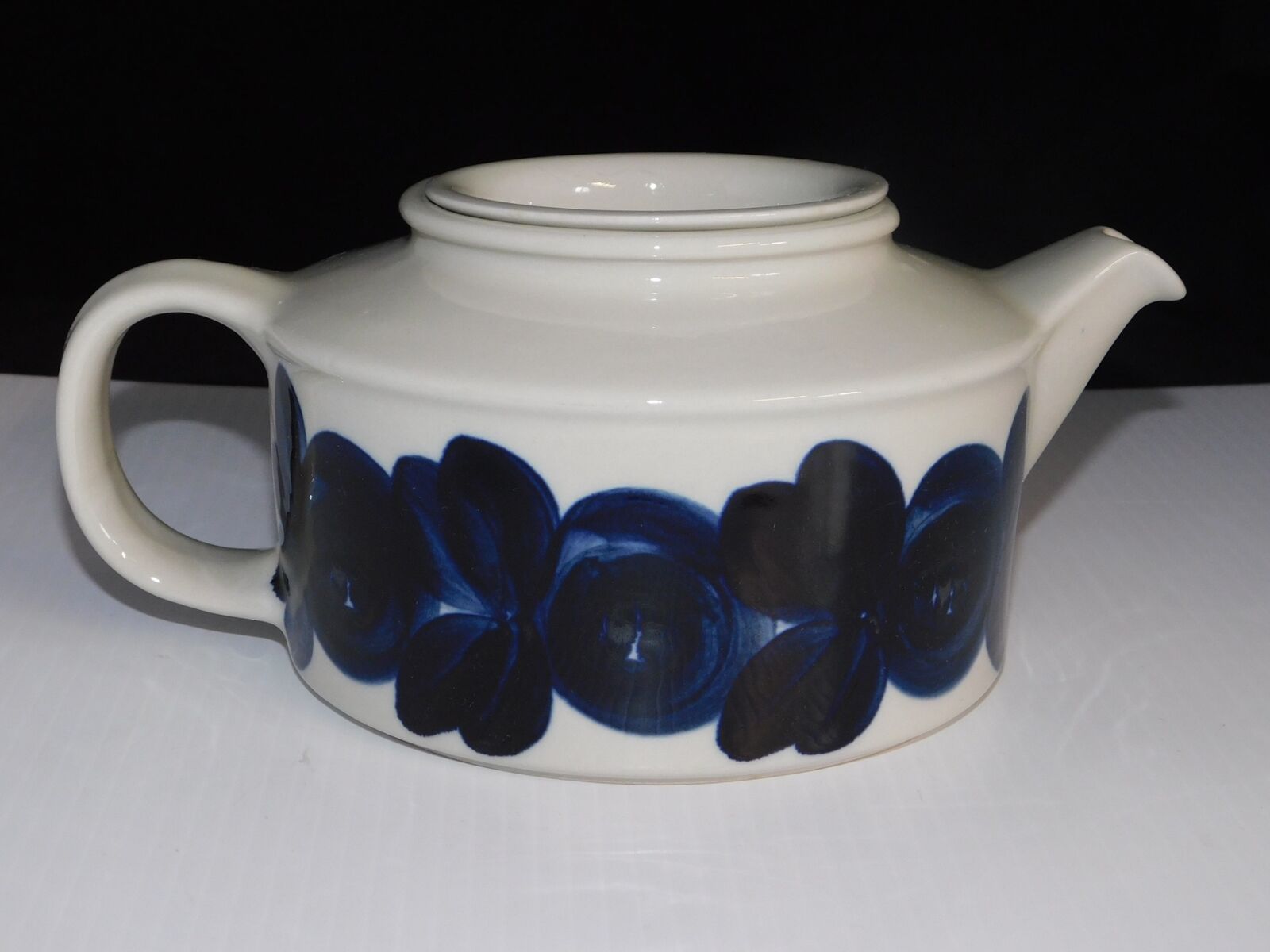 ARABIA FINLAND ULLA PROCOPE BLUE ANEMONE TEAPOT WITH INFUSER NO LID