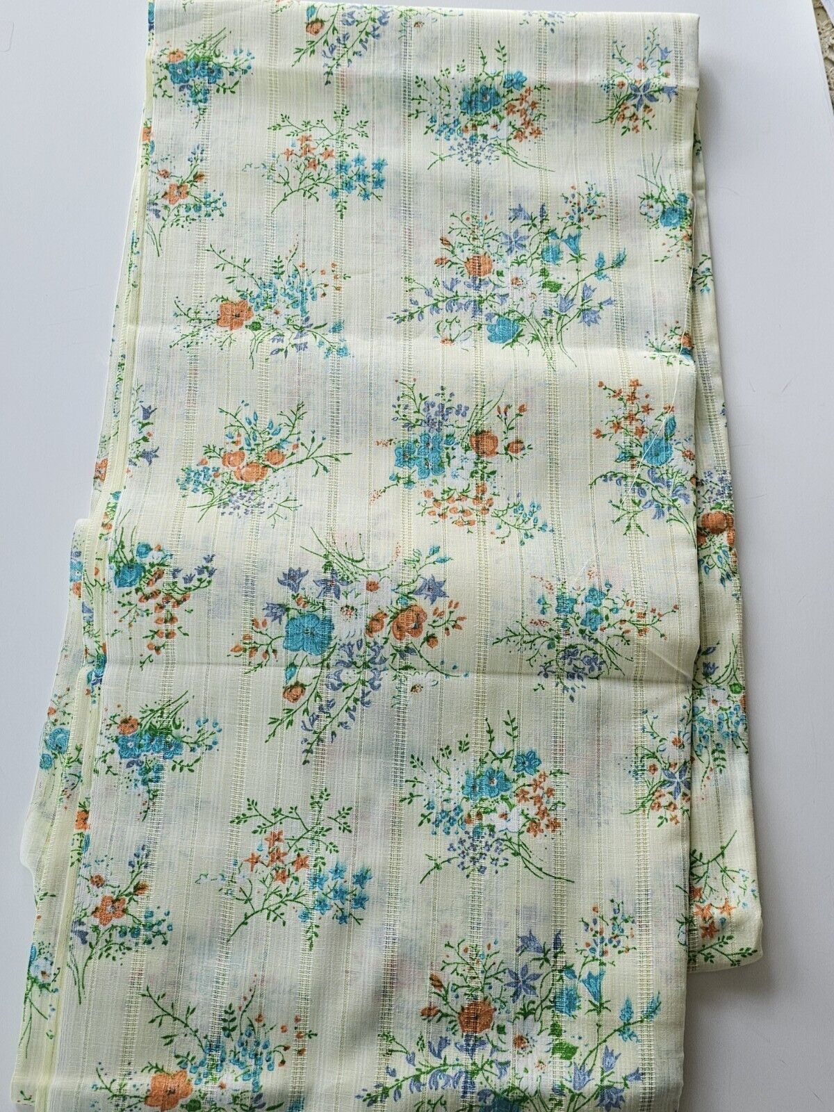 Vintage Cotton Lightweight Floral Fabric 2.55 Yards By 44\