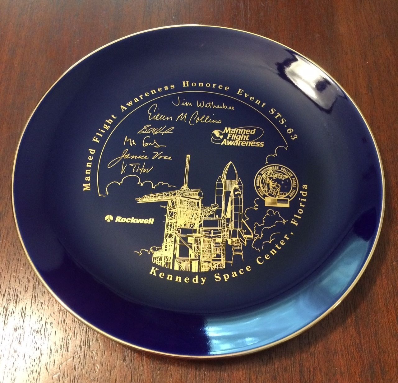 STS-63 MISSION COBALT BLUE & GOLD TRIMMED MFA ROCKWELL / KSC HONOREE EVENT PLATE