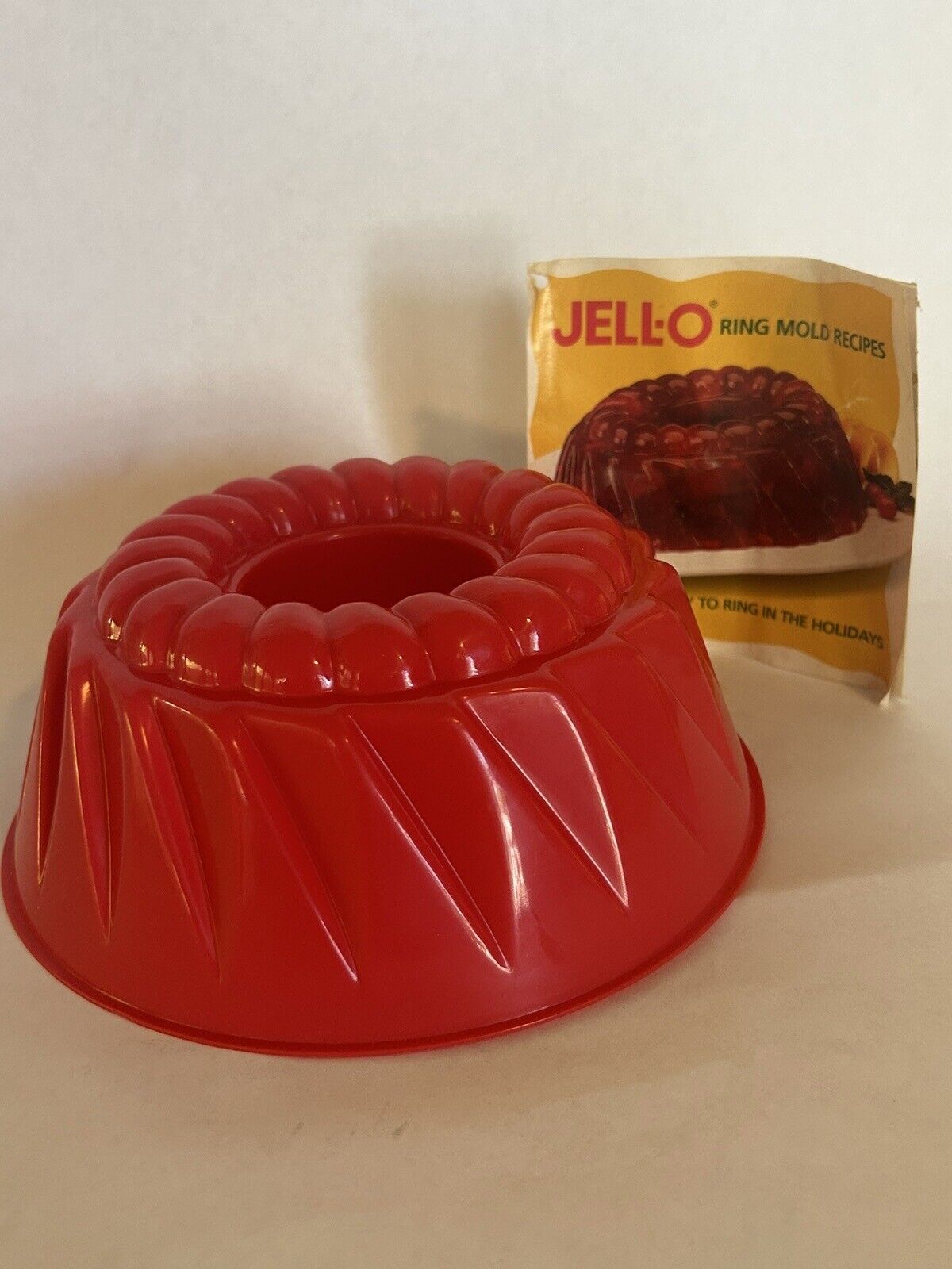 Vintage 90\'s 1993 Jello Jell-Red Plastic Bundt Mold with Tags & Recipes