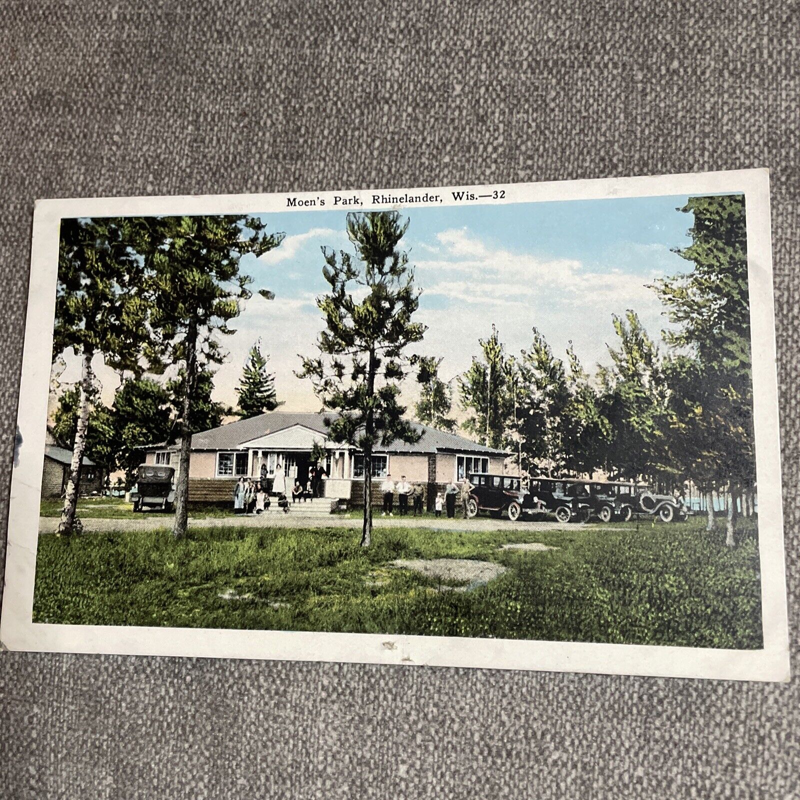 Rhinelander WI Moen’s Park resort old cars people Printed Postcard Wisconsin