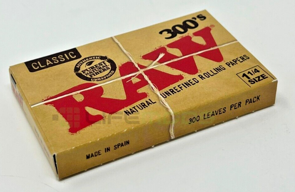 Raw 300's Classic Authentic Rolling Papers 1.25