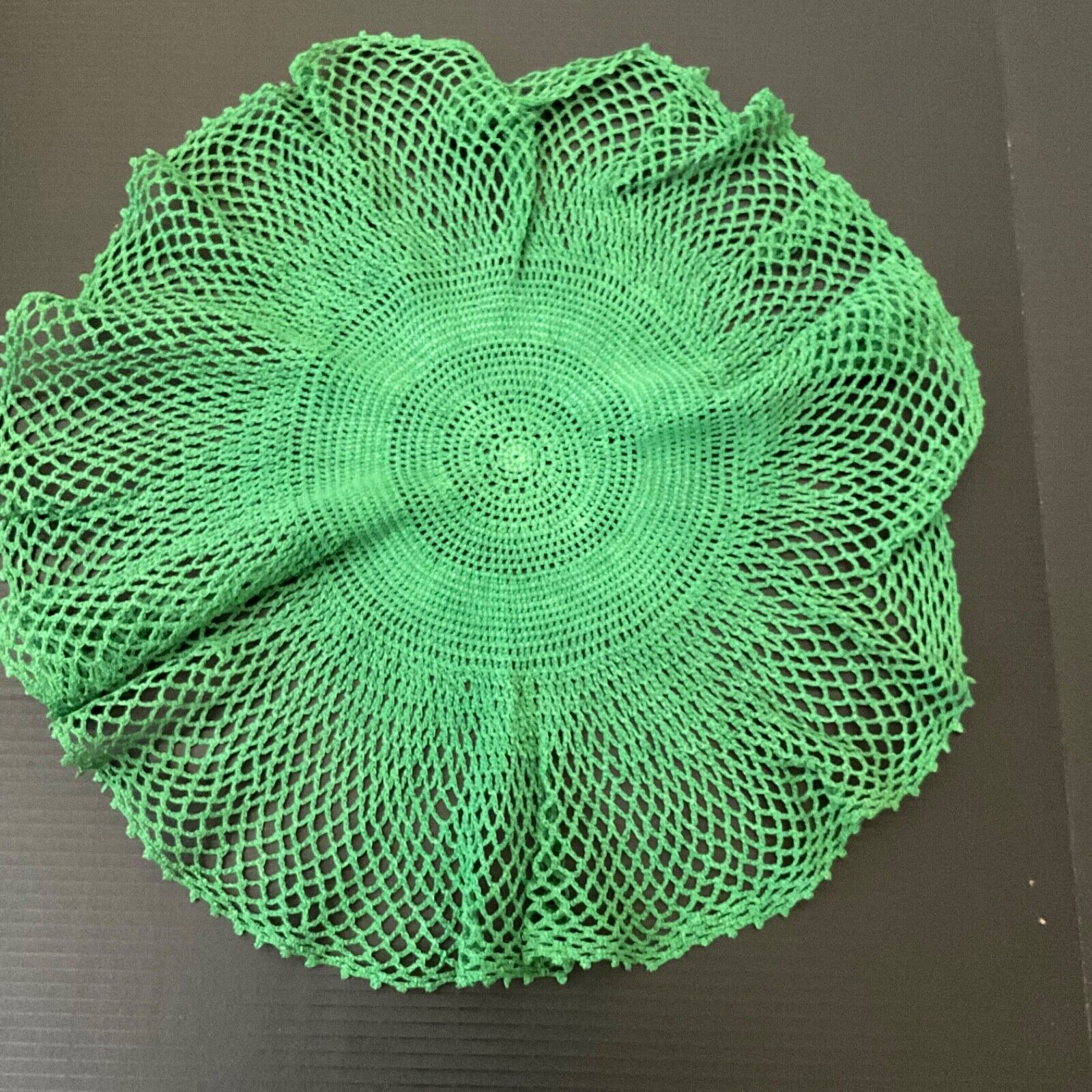 Vintage * Beautiful 22” Round Kelly  GREEN in color Starched Crochet Doily. 