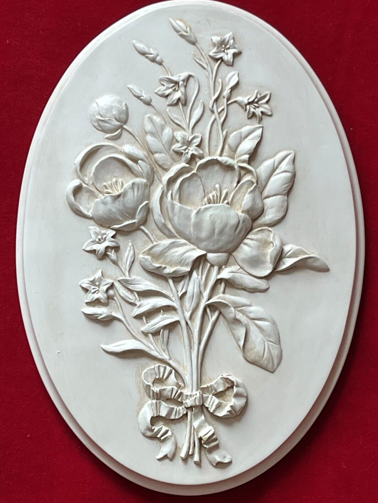 Decorative HERMITAGE White Floral Plaque Décor Resin Wildflowers