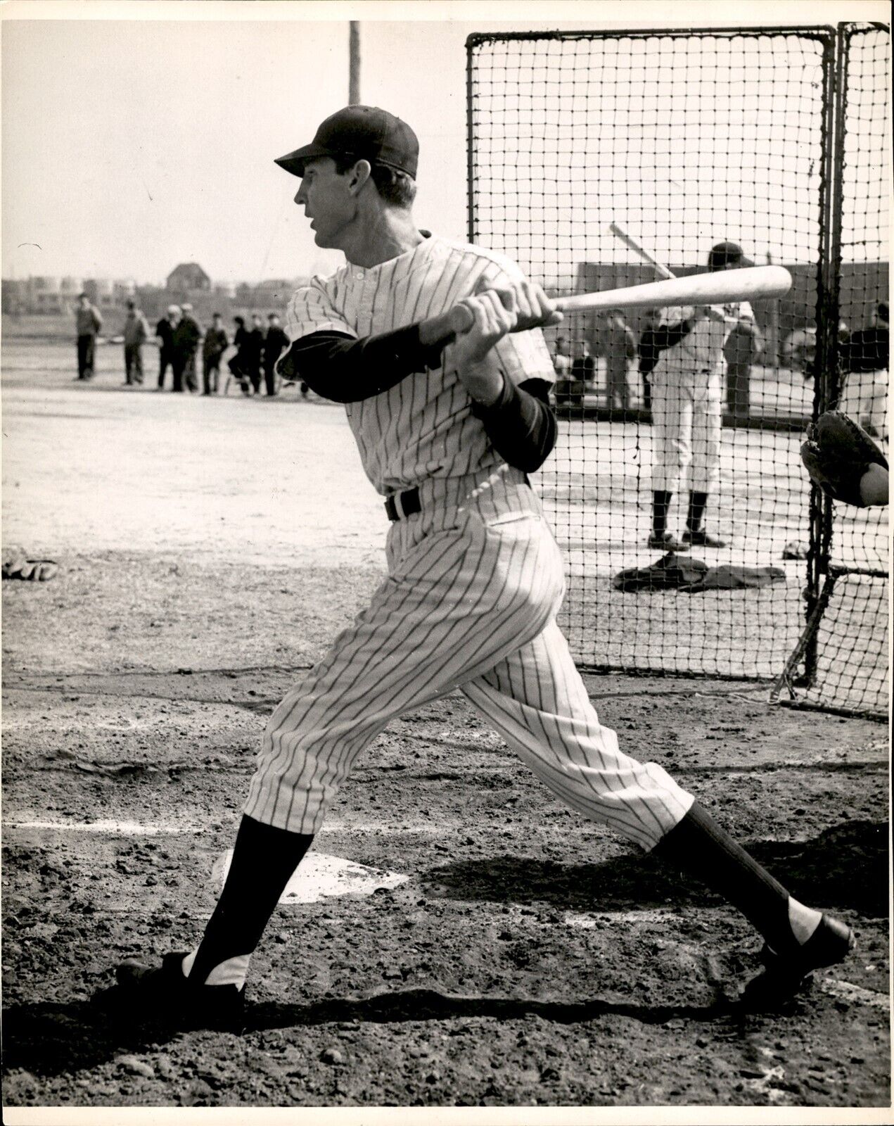 PF6 Original Photo ED LEVY @ BAT 1940s NEW YORK YANKEES LEFT FIELDER BASEBALL