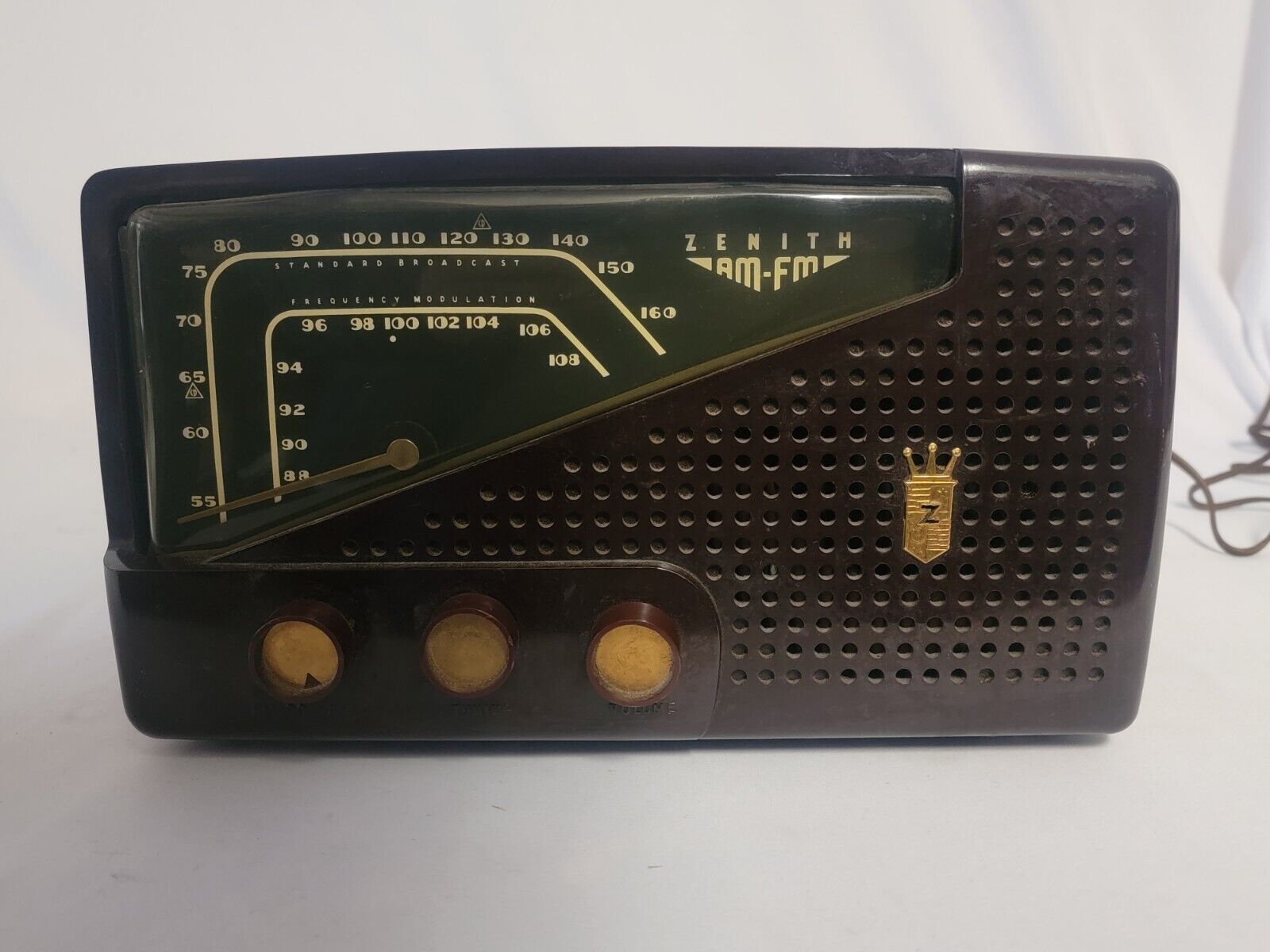 Rare 1950's  ZENITH AM/FM MODEL R721 Bakelite Table Radio Powers On READ BELOW 