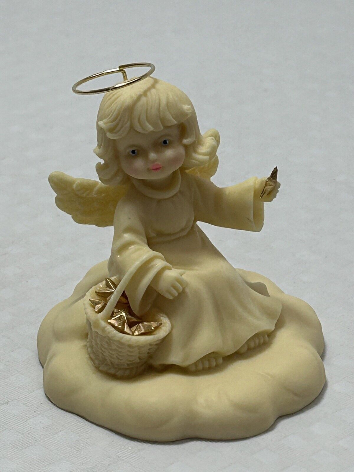 Studio Heavenly Angels BASKET FULL OF LOVE by Tom Rubel 1994 Figurine