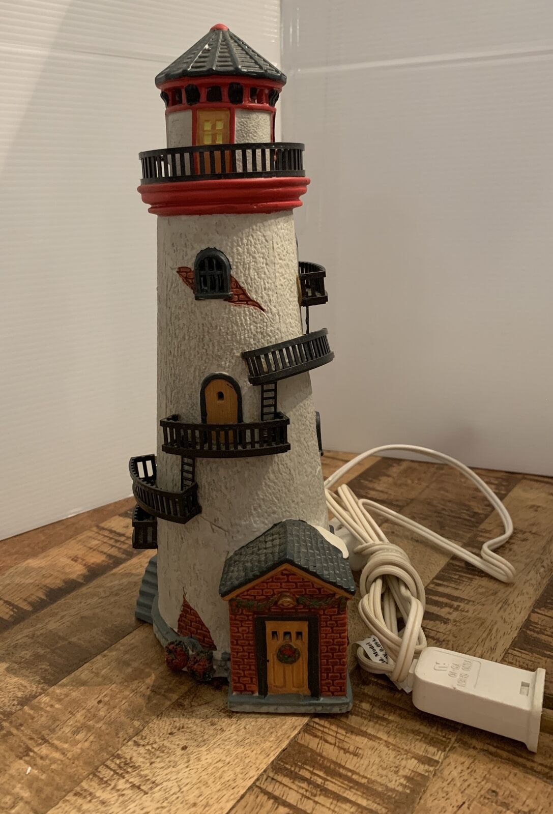 1998 Lemax Plymouth Corners Misty Harbor Lighthouse Item #75244 Retired