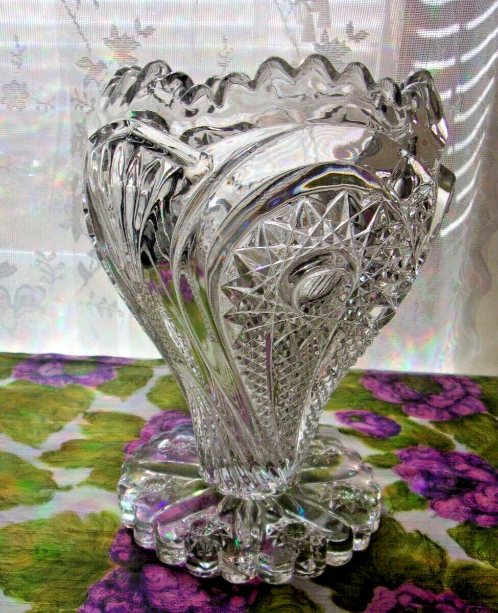 Vtg Glass Vase Stunning 9\