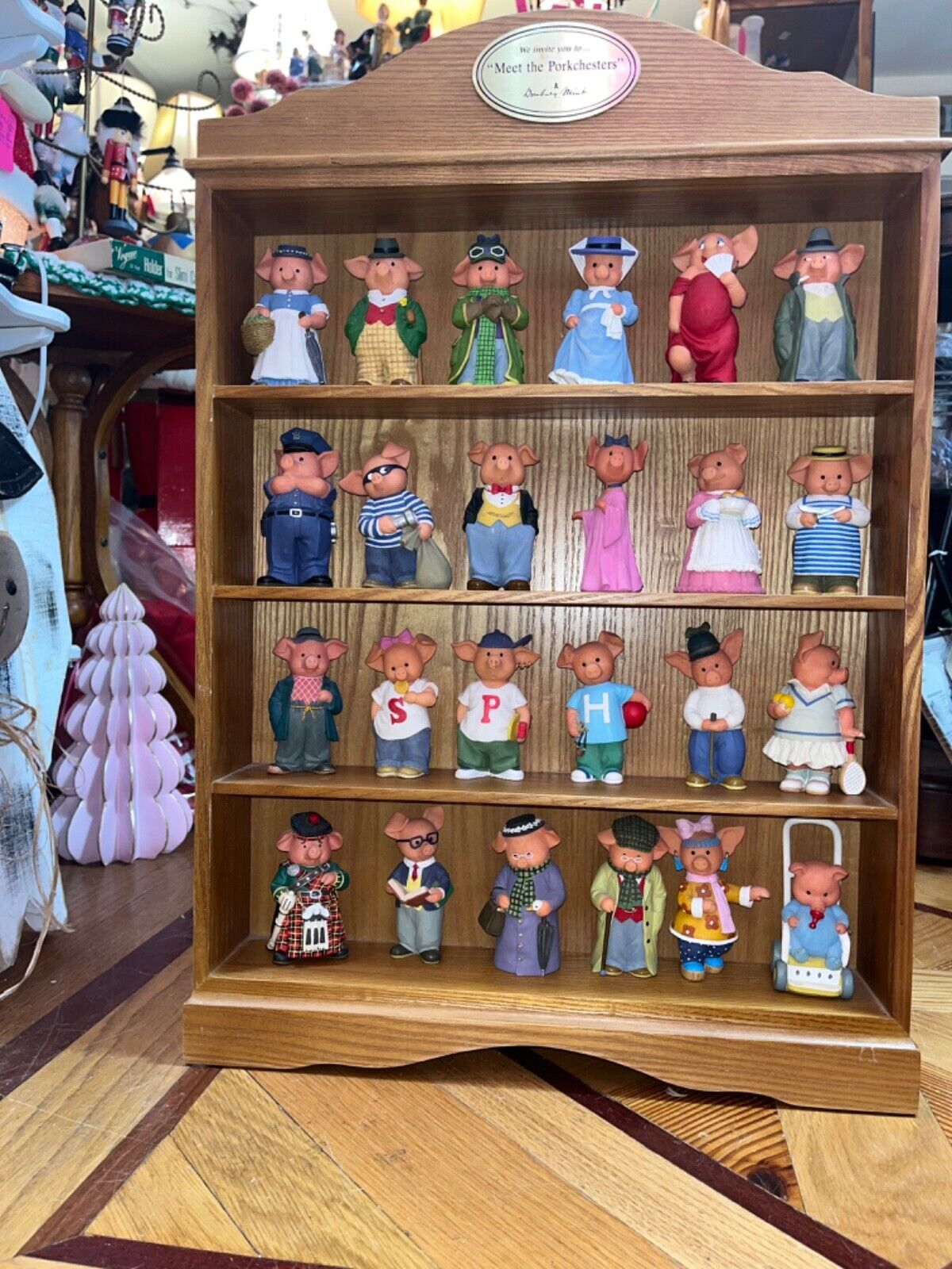 24 Meet The Porkchesters Figurines From Danbury Mint With Display Case