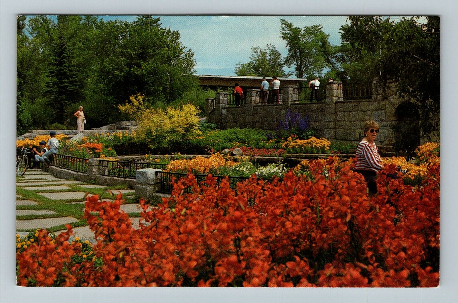 Boissevain-Manitoba, International Peace Garden, Vintage Postcard