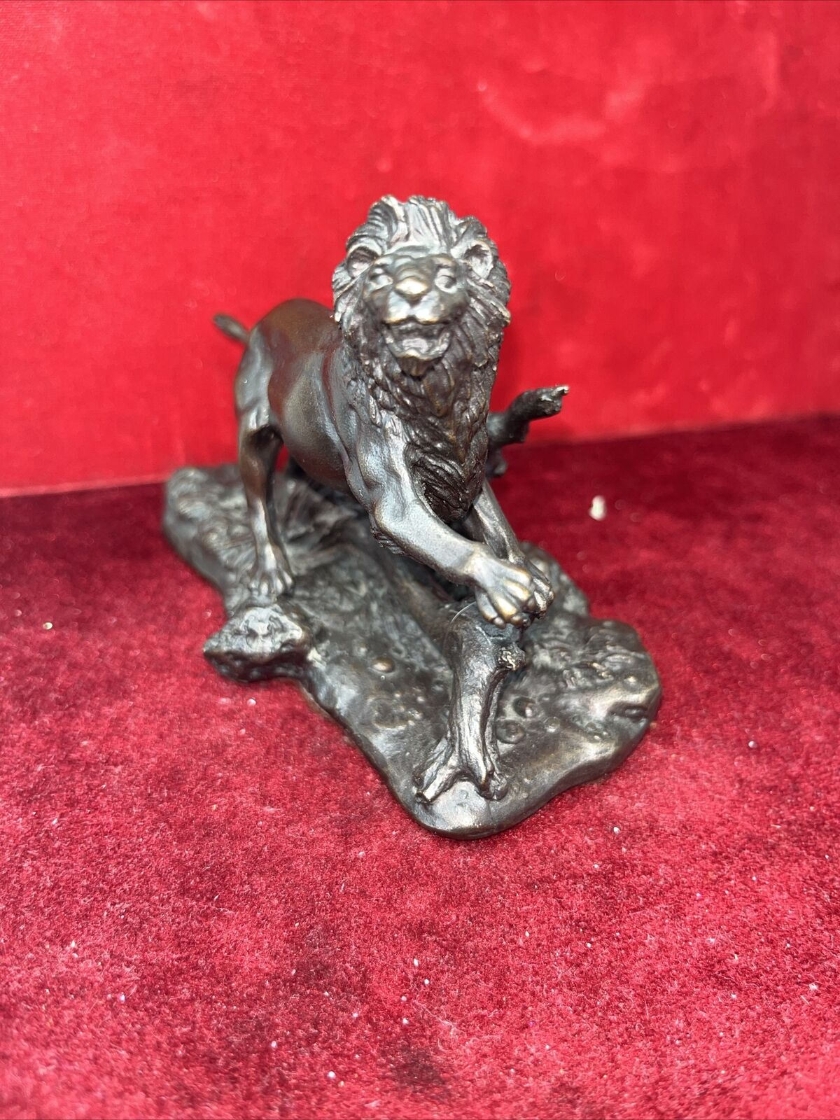 Vintage 1976 Franklin Mint Lion Sculpture Signed Pollani Paperweight