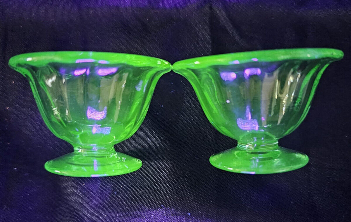 Vintage Pair Fostoria Uranium Depression Glass Nut Dishes Or Salt Cellars