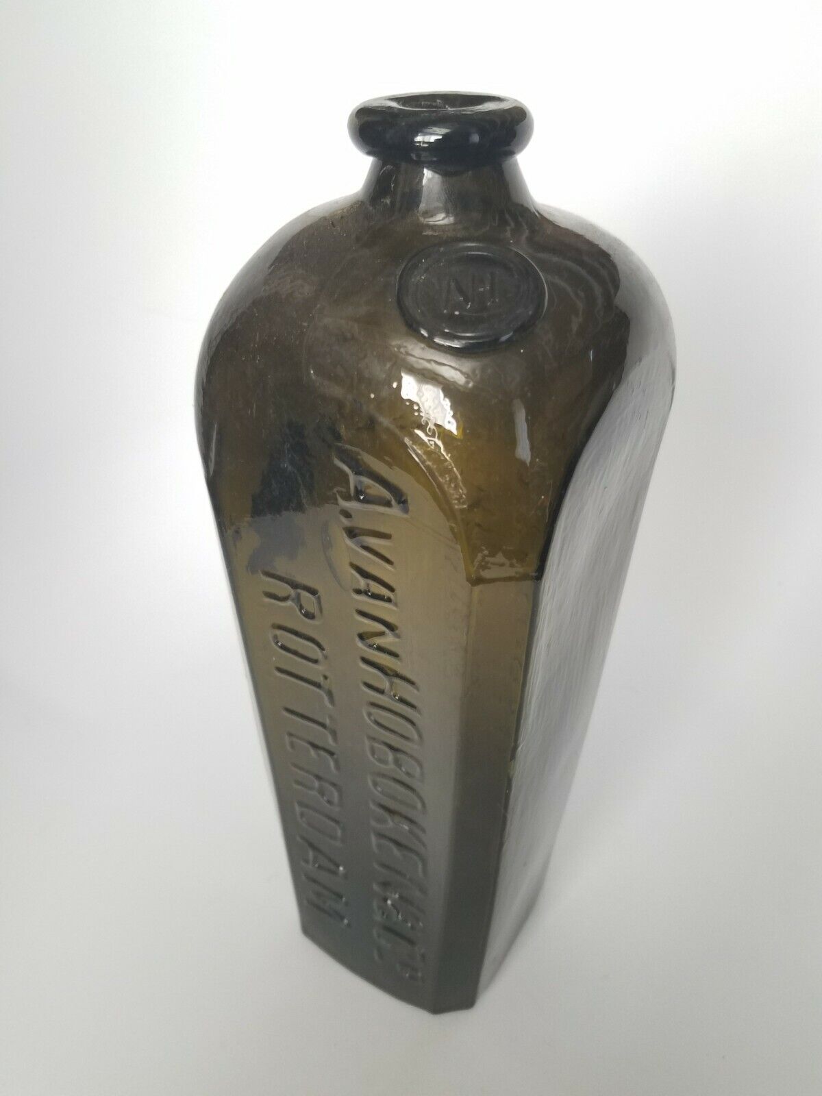 Antique A.Van Hoboken Rotterdam Case Gin Bottle Applied AVH Seal Partial Label