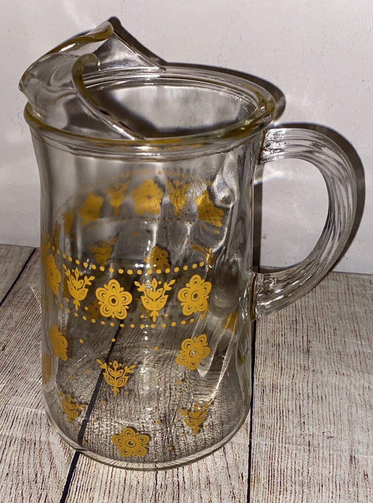 Vintage Corelle Pyrex Glass Pitcher Butterfly Gold With Handle Ice Lip Pour
