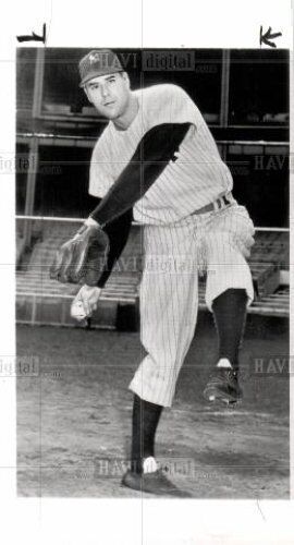 1950 press photo Vic Raschi  MLB Pitcher NY Yankees