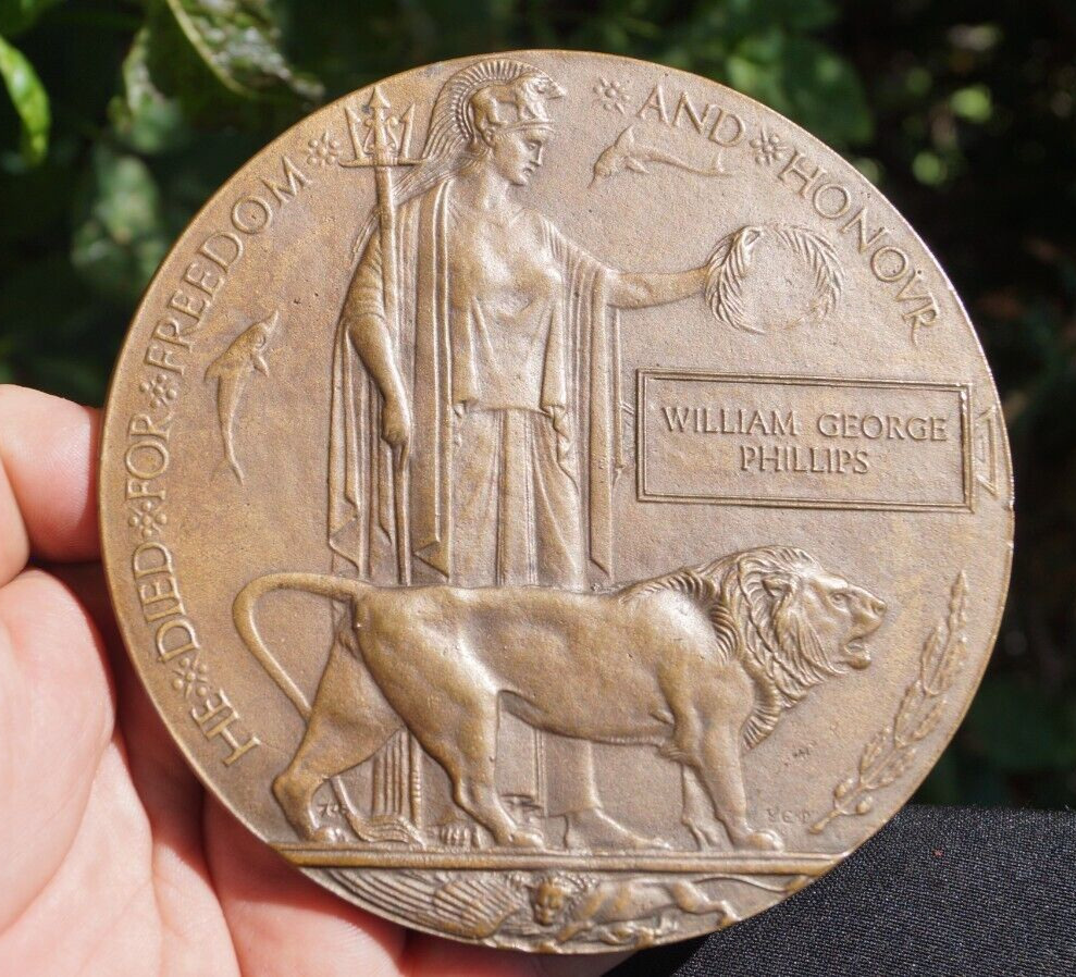Antique 1918 WW1 ORIGINAL Death Penny / Plaque William George Phillis - BRITISH